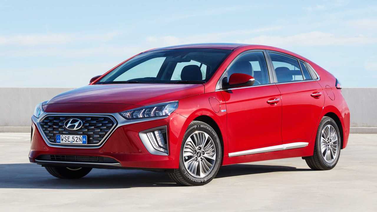 Hyundai Ioniq Plug-in Hybrid News and Reviews | Motor1.com