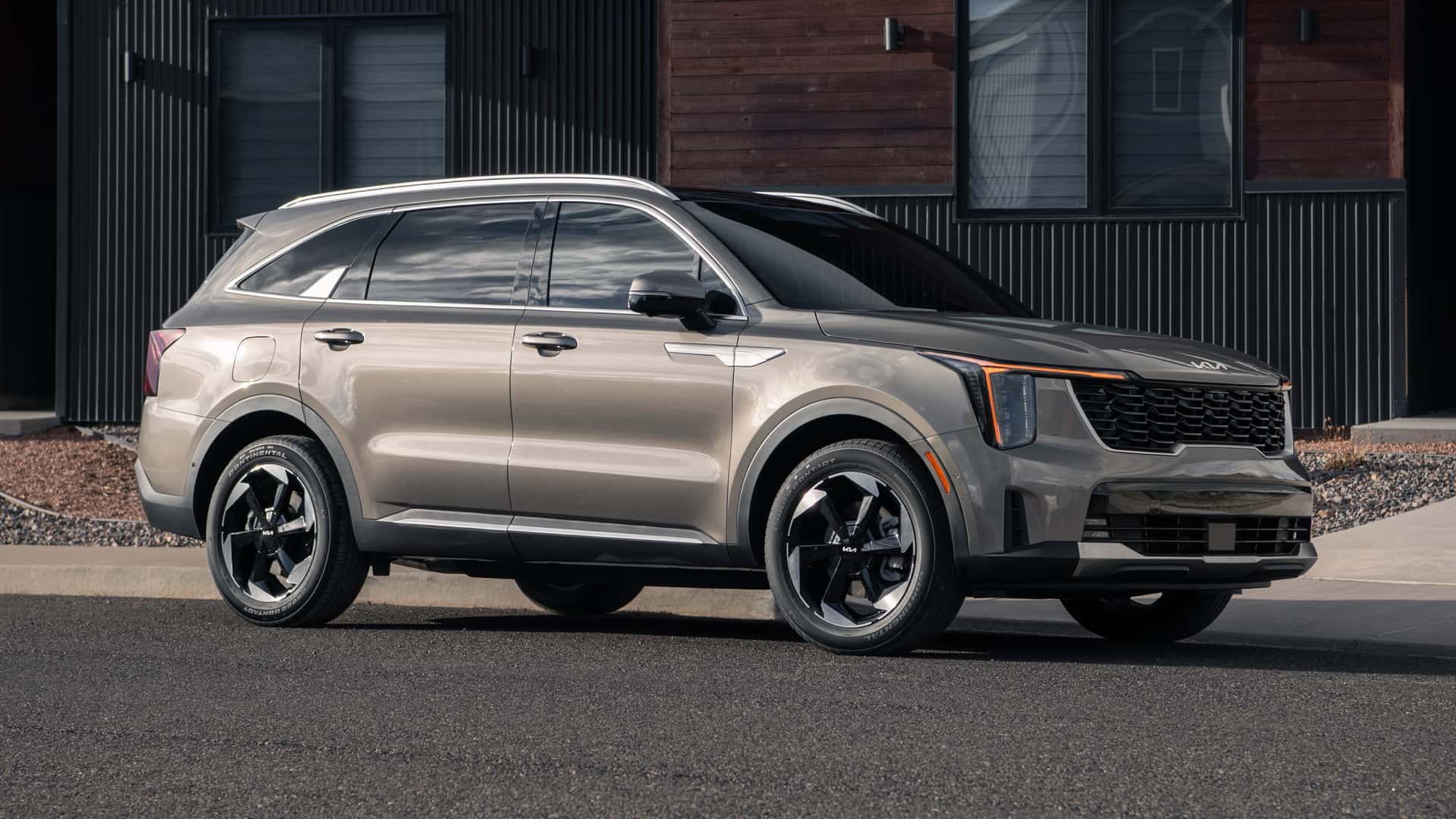 The 2025 Kia Sorento Plug-In Hybrid Is Cheaper Than Last Year's Model