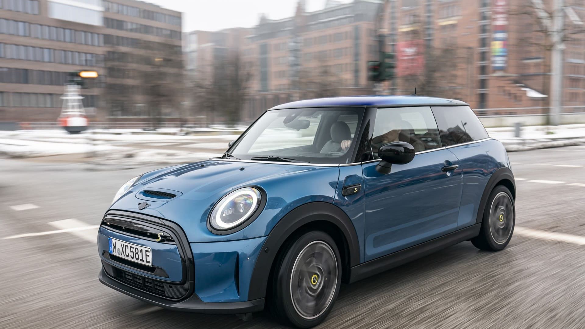 Preview: 2022 Mini Cooper SE electric hatch receives new look