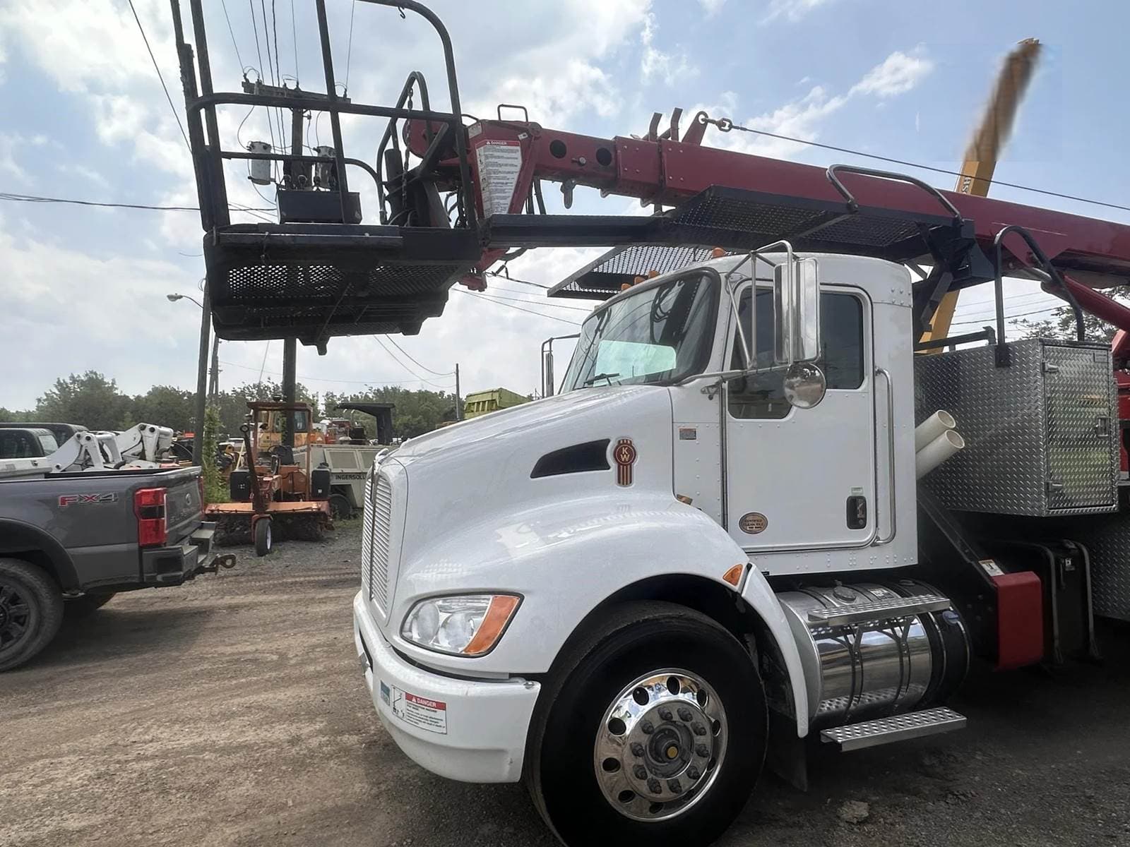 2015 Kenworth T370 Boom / Bucket Truck - Elliott L60R Aerial Lift For ...