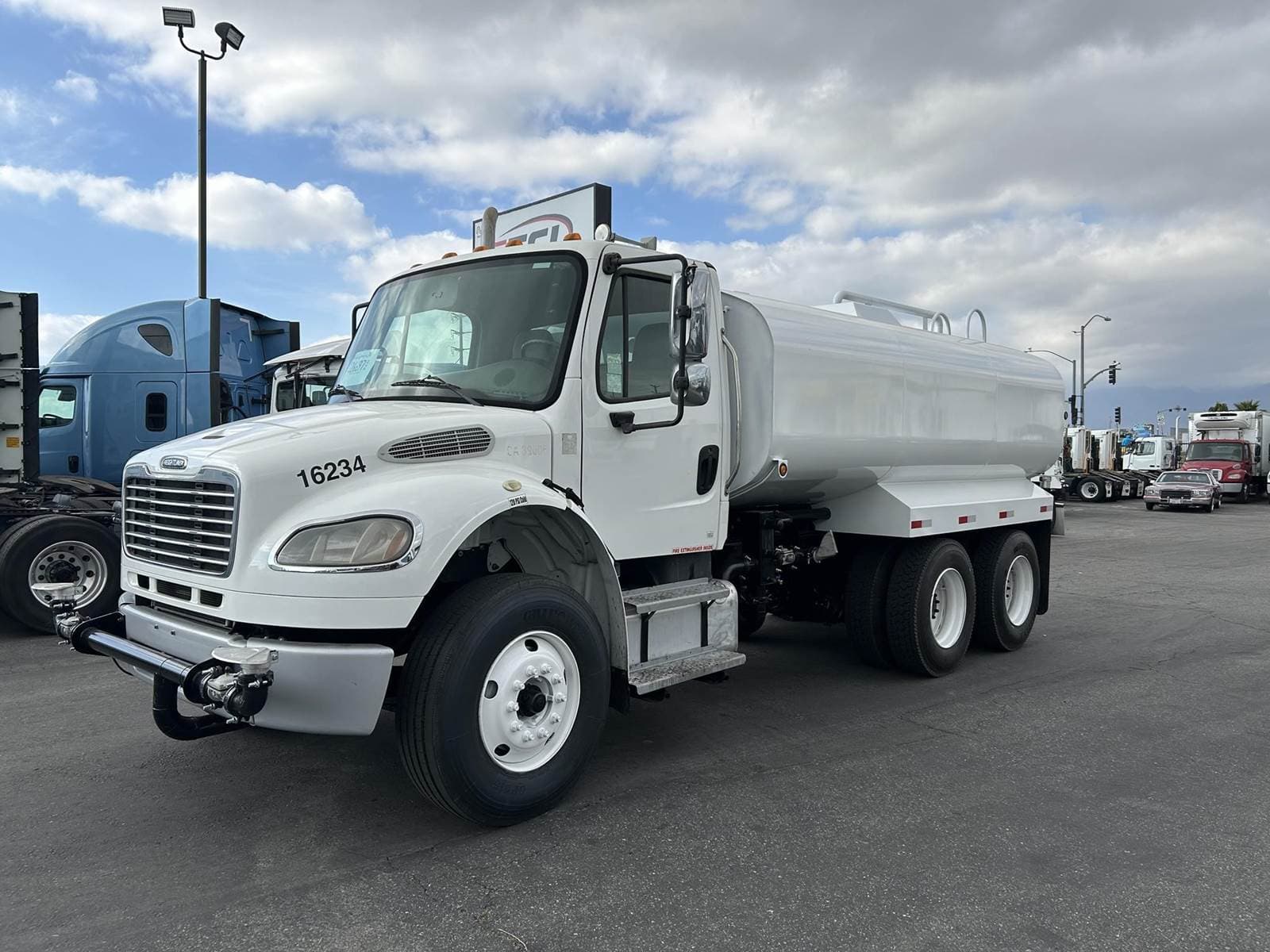 2016 Freightliner M2 106 4000 Gallon Water Truck - Cummins 350HP ...