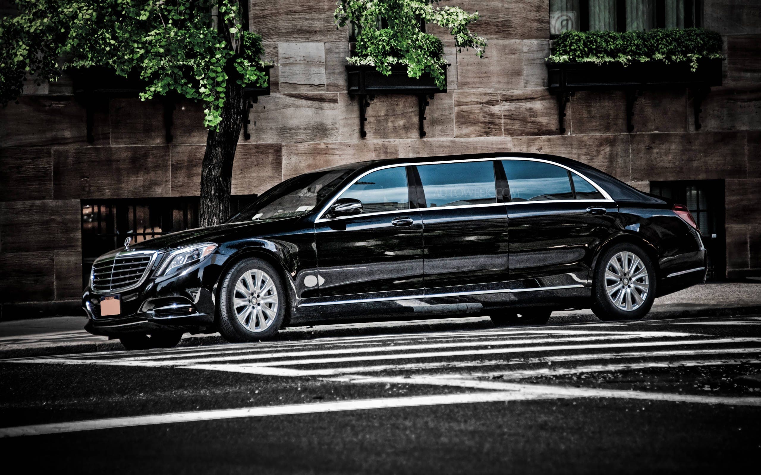 Mercedes-Benz readies Pullman limousine