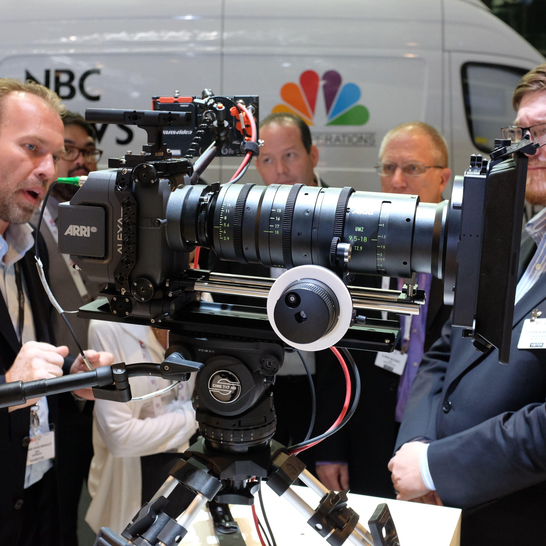 IBC 2013: New ARRI Ultra Wide Zoom UWZ 9.5-18/T2.9 on Alexa M | Camera ...