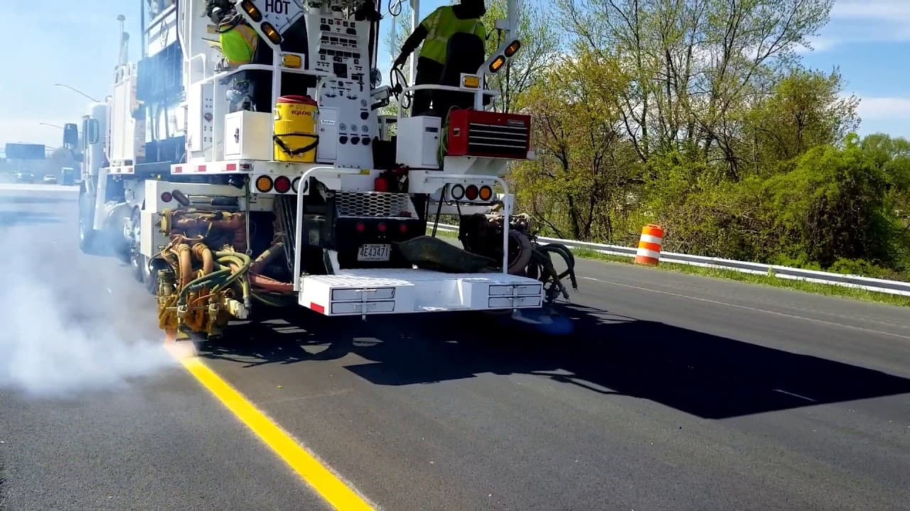 MRL 4-12000-AD-G Thermoplastic Striper Truck - YouTube