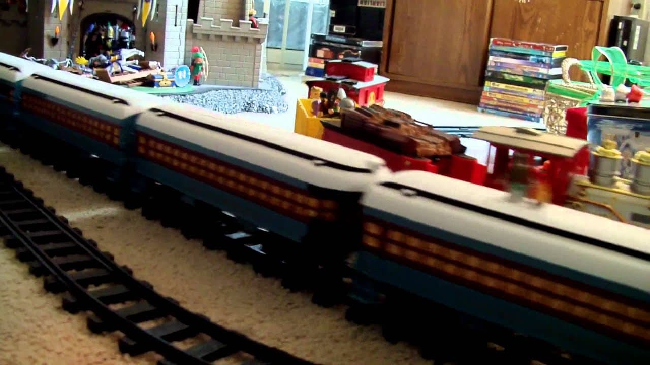 Hogwarts Express & Polar Express G Gauge RC Trains by Lionel - YouTube