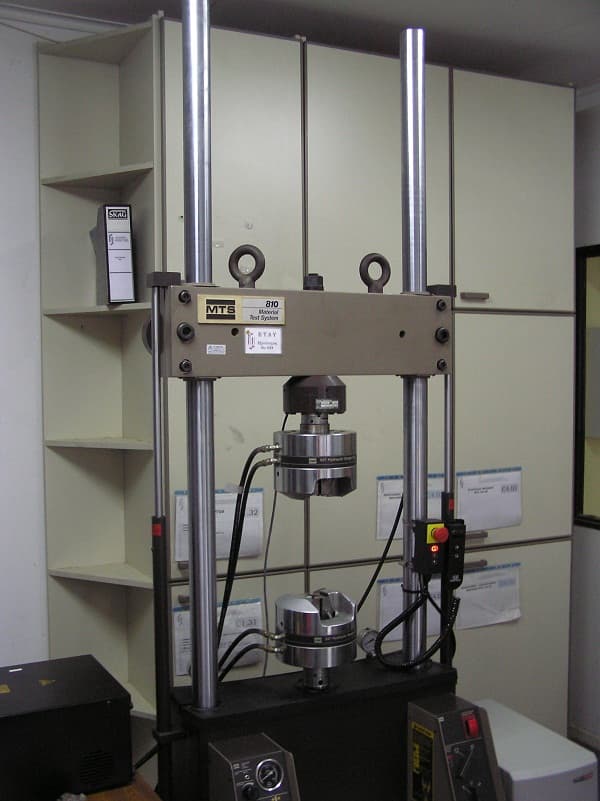 MTS 810 Material Testing System – Labs Arena