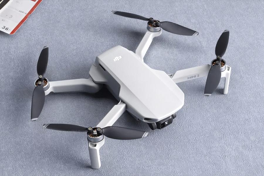 DJI Mini 2 is an Ultra-Light 4K Drone Under 249 grams | Man of Many