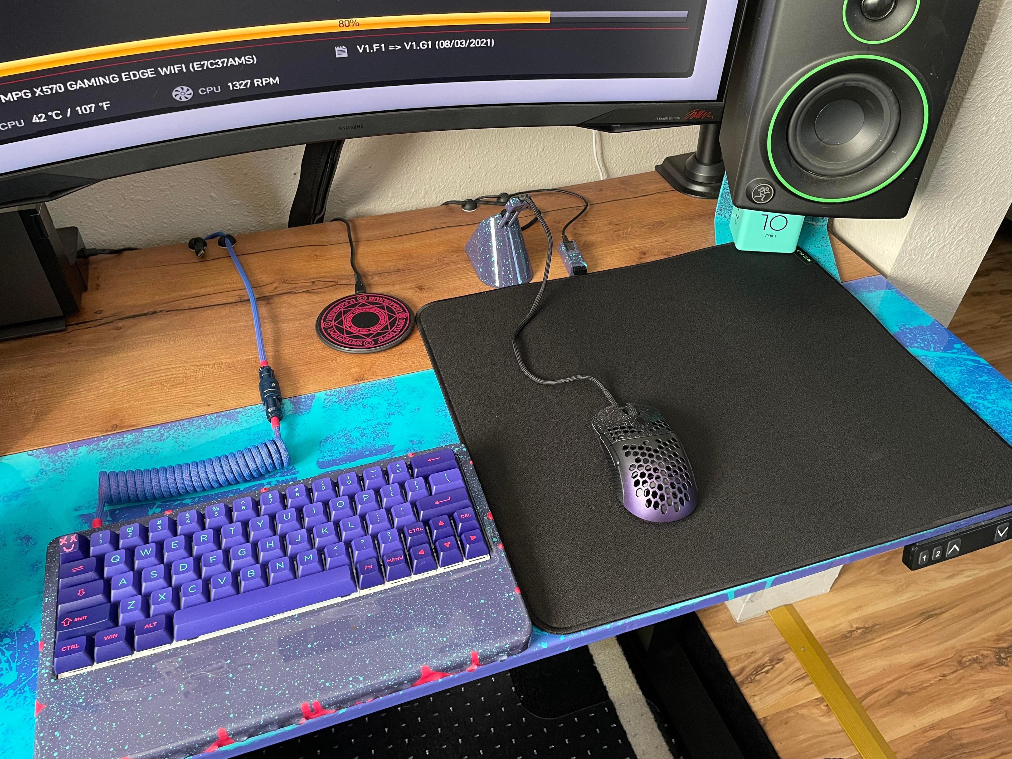 I wish the Razer Strider came in a smaller size : r/MousepadReview