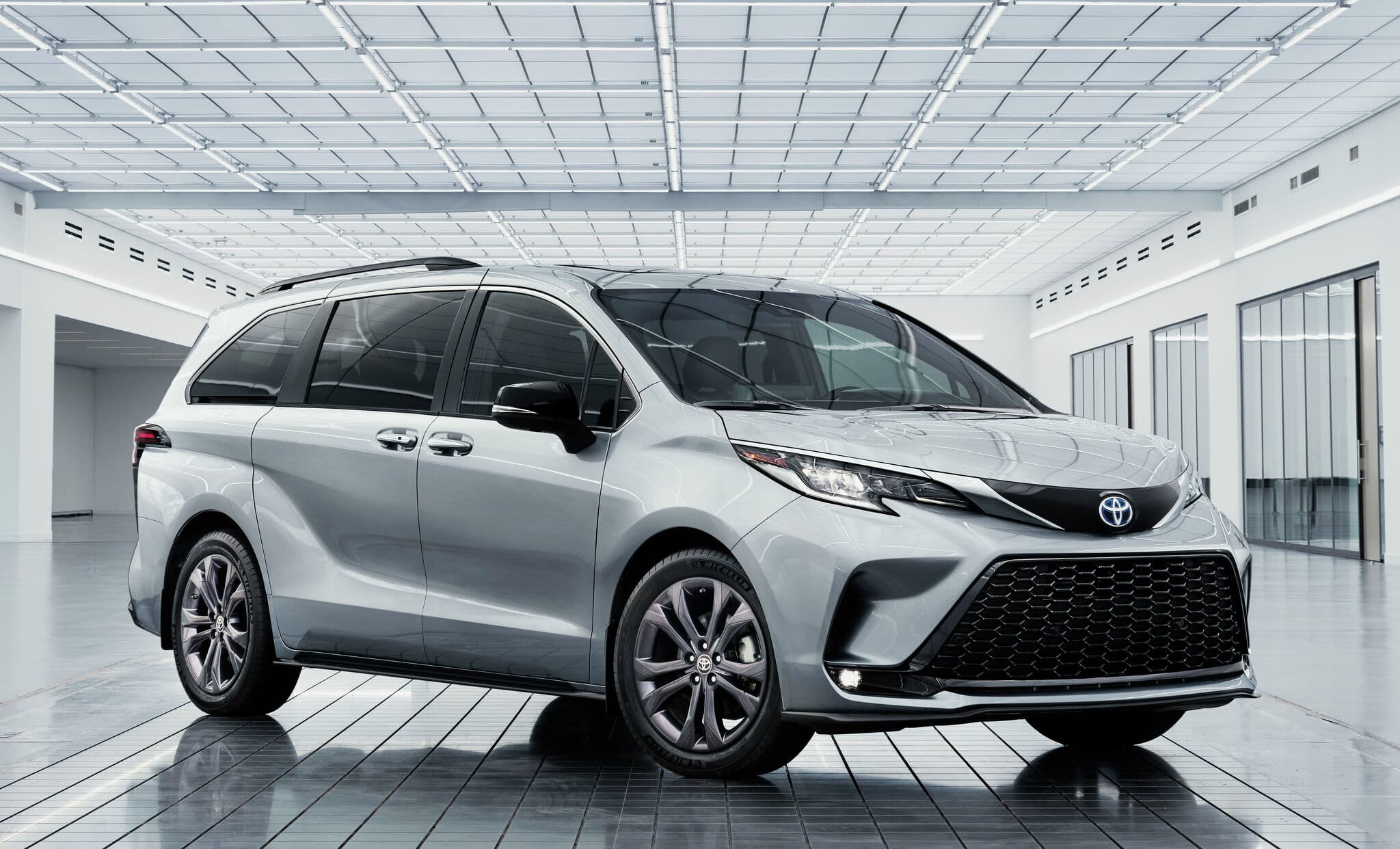 Toyota’s newest Sienna minivan comes with a hybrid drivetrain