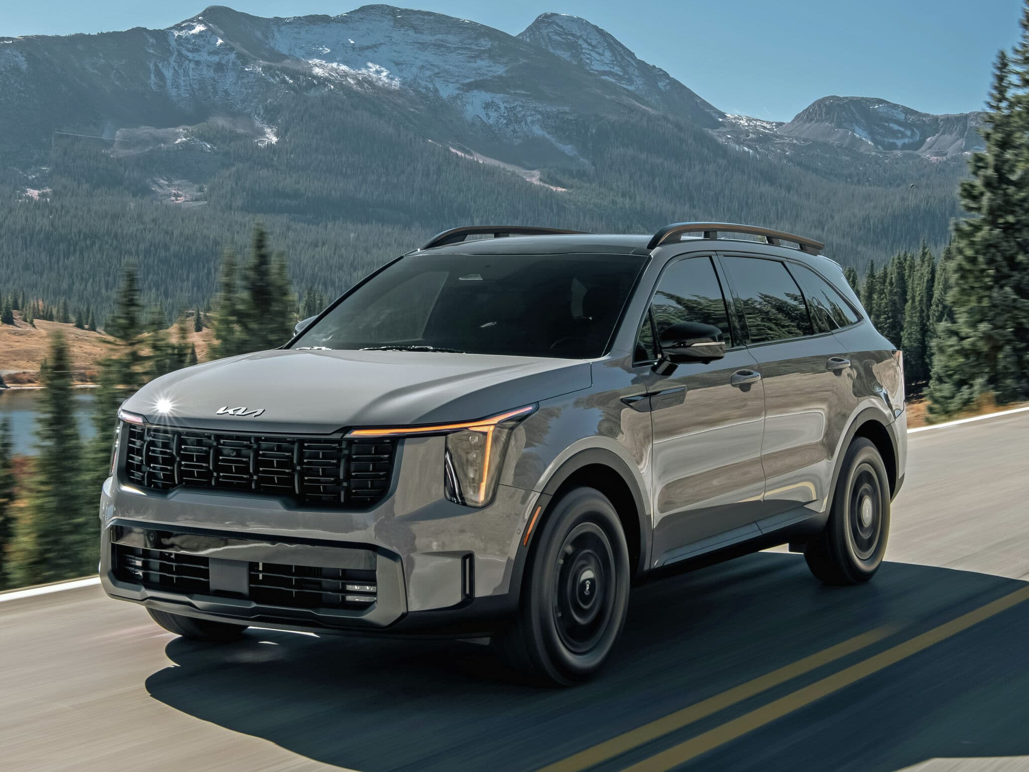 Kia’s midsize Sorento crossover offers gas, hybrid, PHEV models