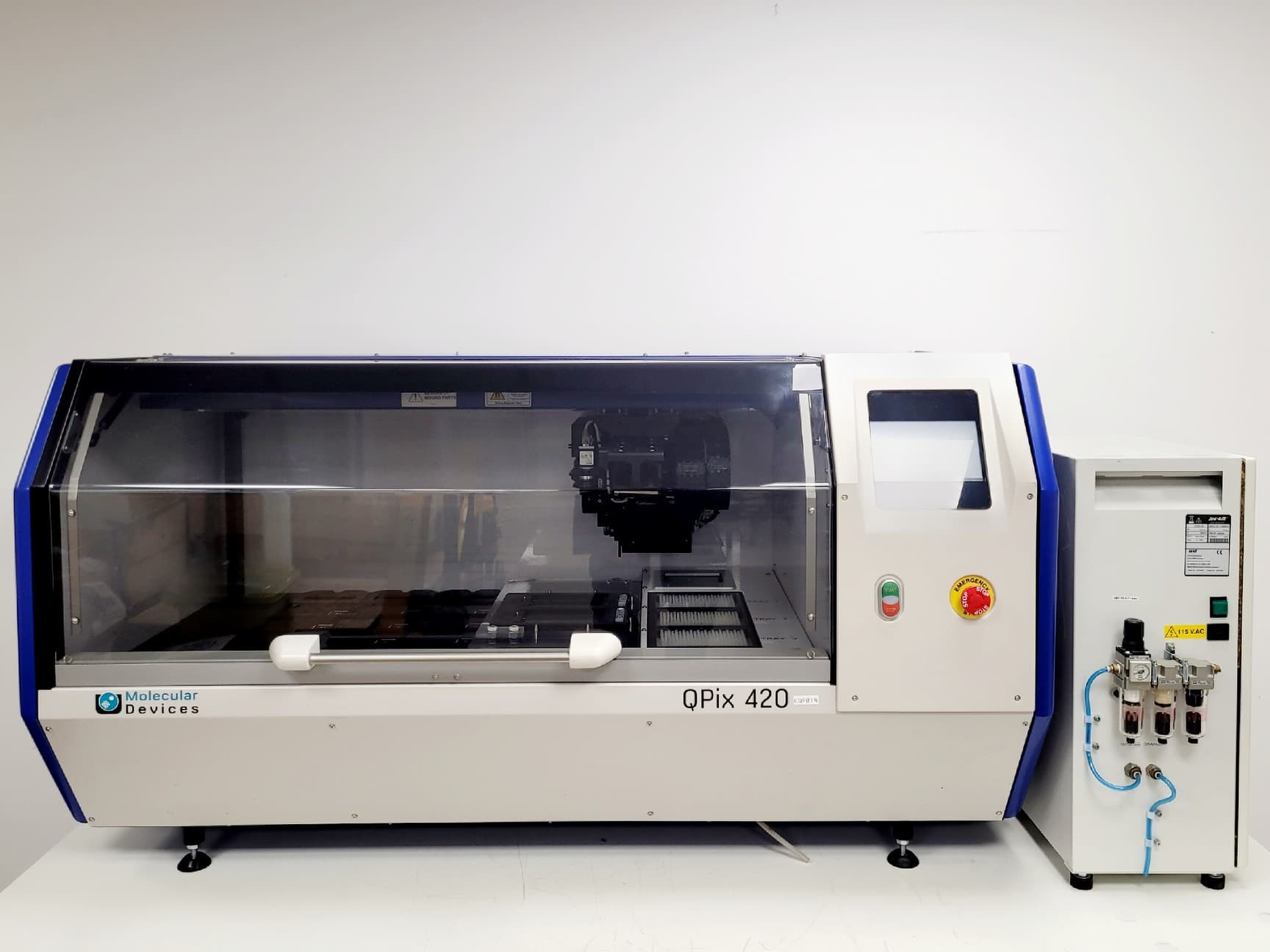 Molecular Devices QPix 420 Automated Microbial Colony Picker System Lab