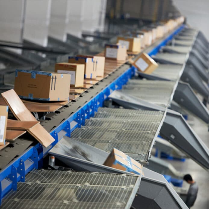 BG Cross-Belt Sorter for Logistics | Beumer Group