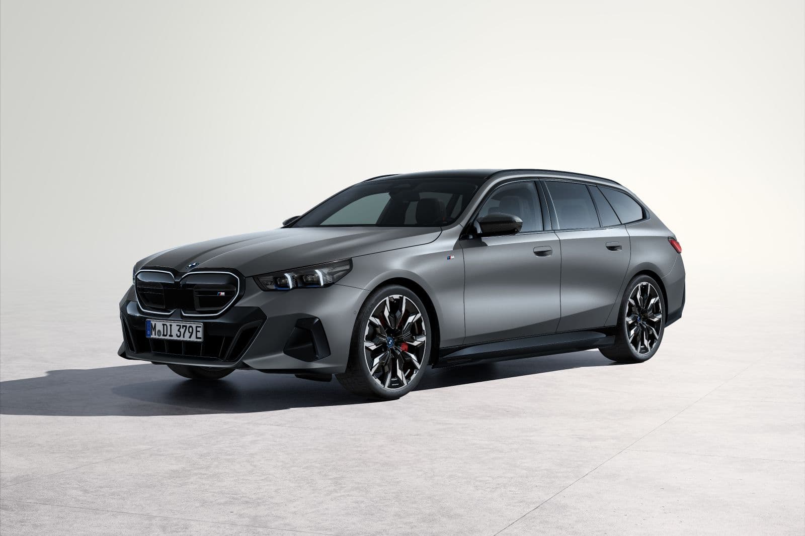 BMW i5 Touring eDrive40 - tech specs and prices | EVspecs