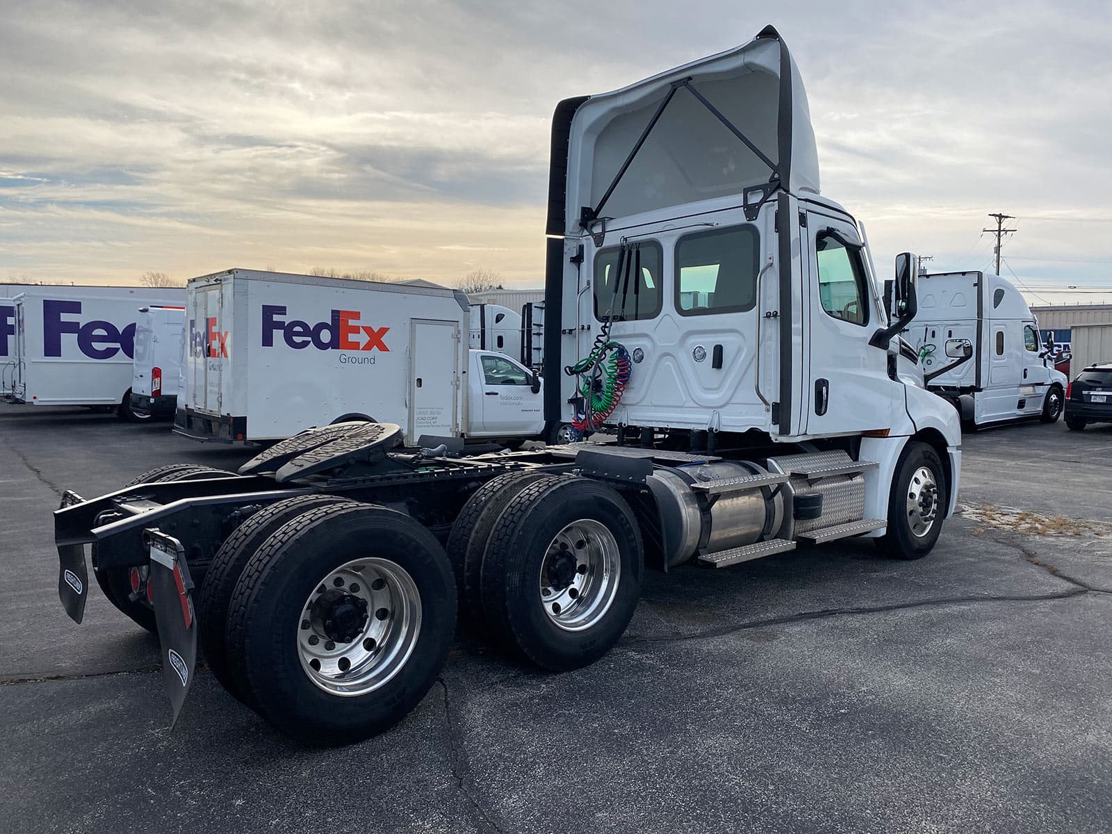 Freightliner Cascadia 126 Tandem Axle Day Cab Tractor - FedEx Trucks