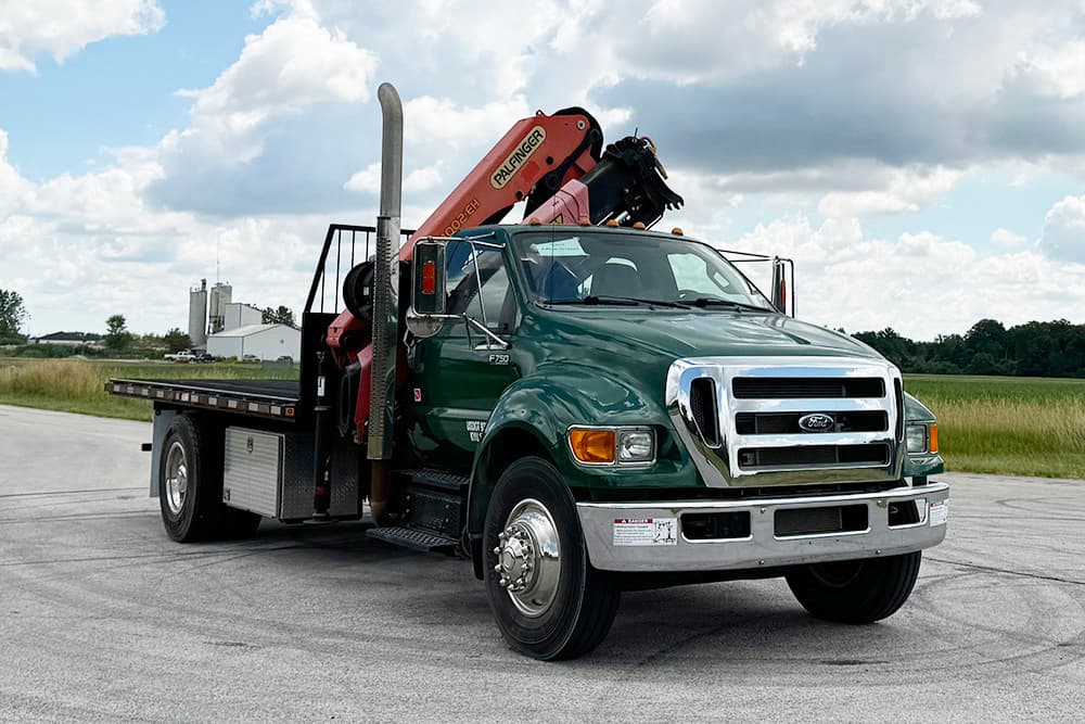 1 Palfinger 140002 Ford F750 - Irving Equipment