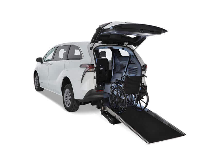 Toyota Sienna Hybrid Driverge FlexMaxx Rear-Entry - MobilityWorks
