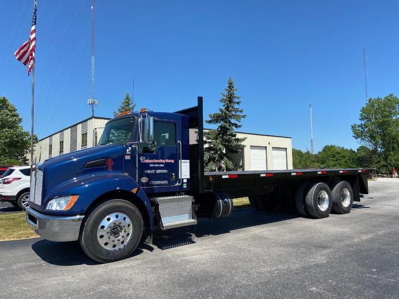 Meeting demand with medium duty | Kenworth T370 tandem axle flatbed ...