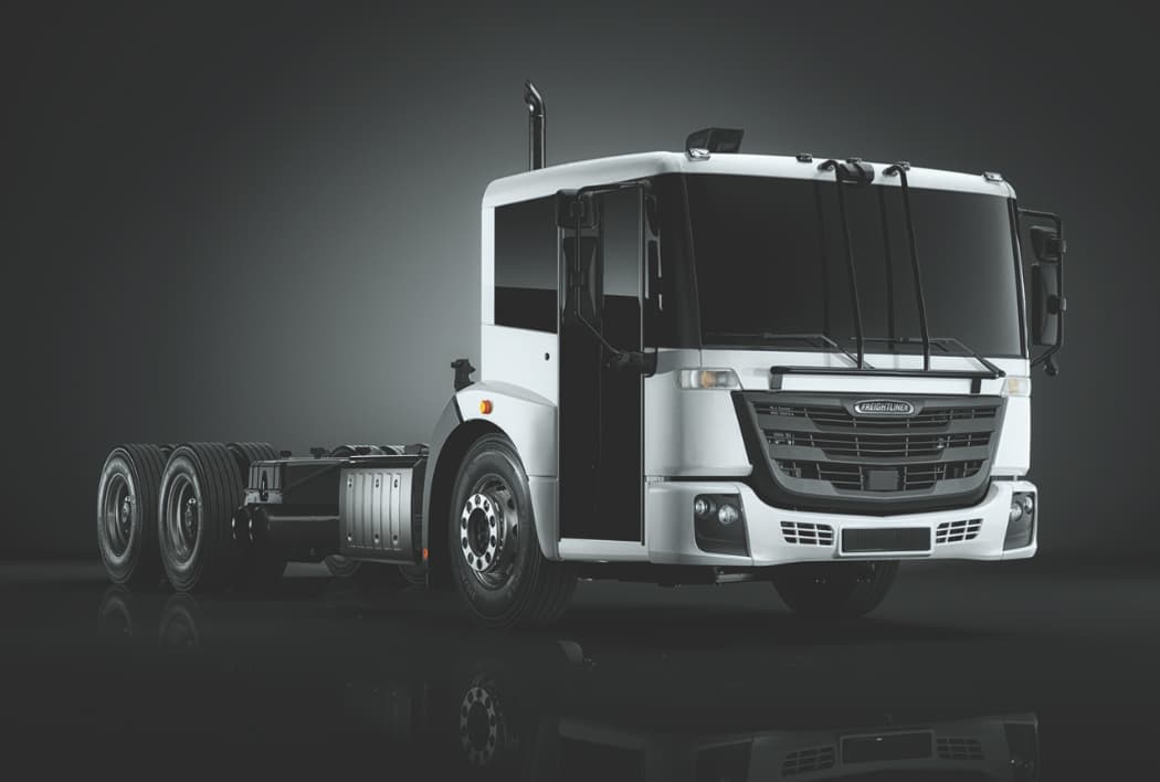 New Freightliner EconicSD Waste Collection Truck Unveiled at WasteExpo
