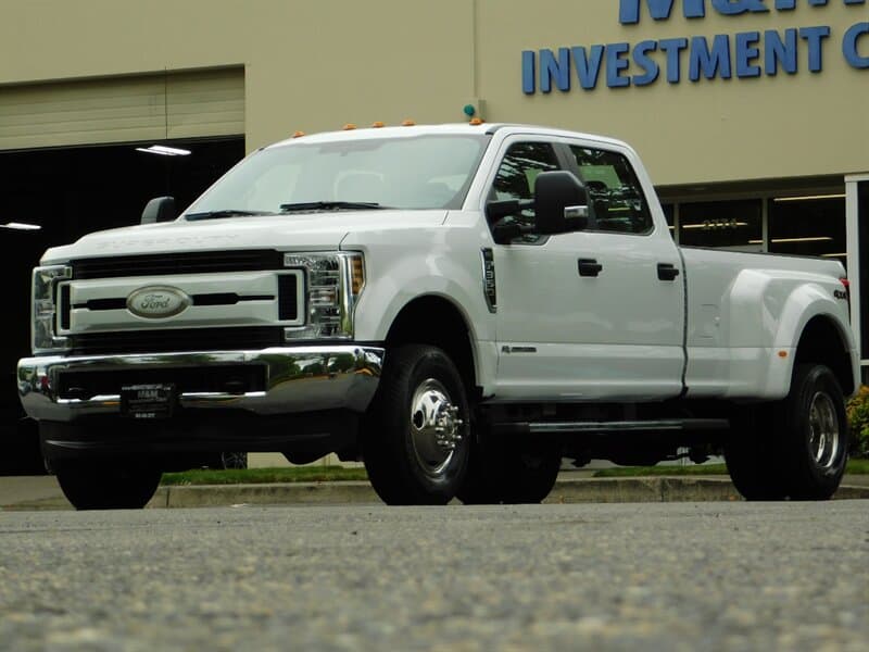 2019 Ford F-350 Super Duty Crew Cab DUALLY 4X4 6.7L DIESEL / CLEAN
