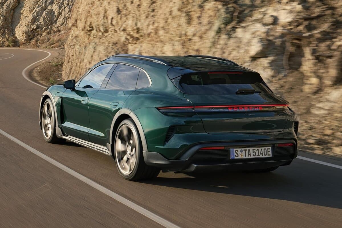 Technical specifications Porsche Taycan Cross Turismo 2026 and older ...