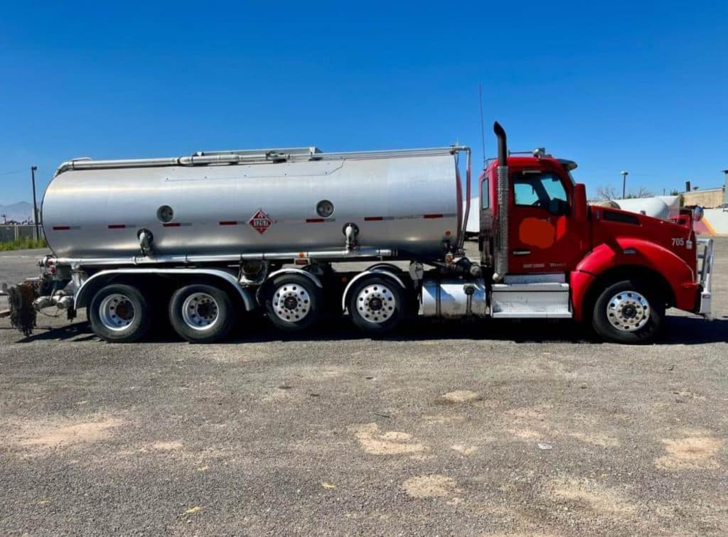 2018 Kenworth T880 Tanker Truck - CAA Heavy Equipment