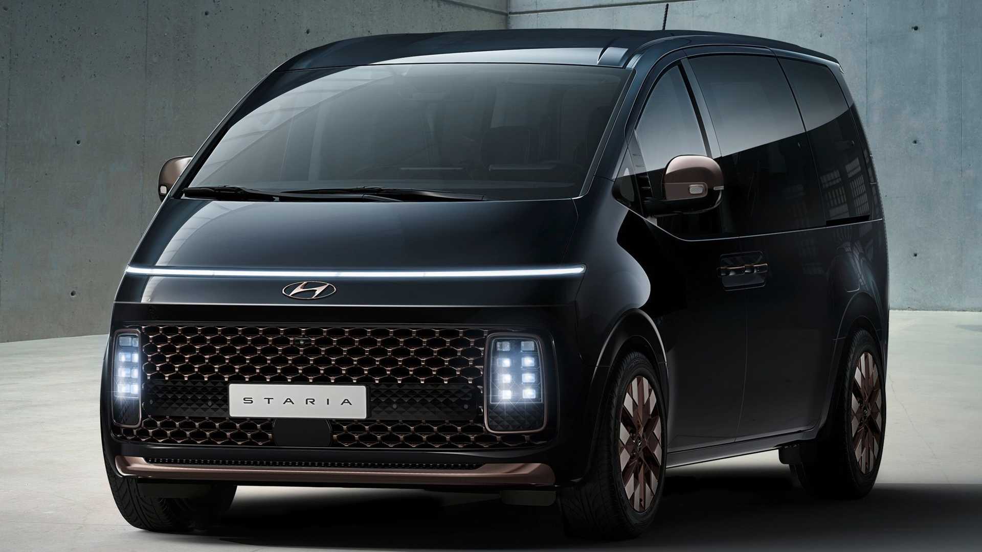 Hyundai Staria, al debutto la full hybrid da 225 CV
