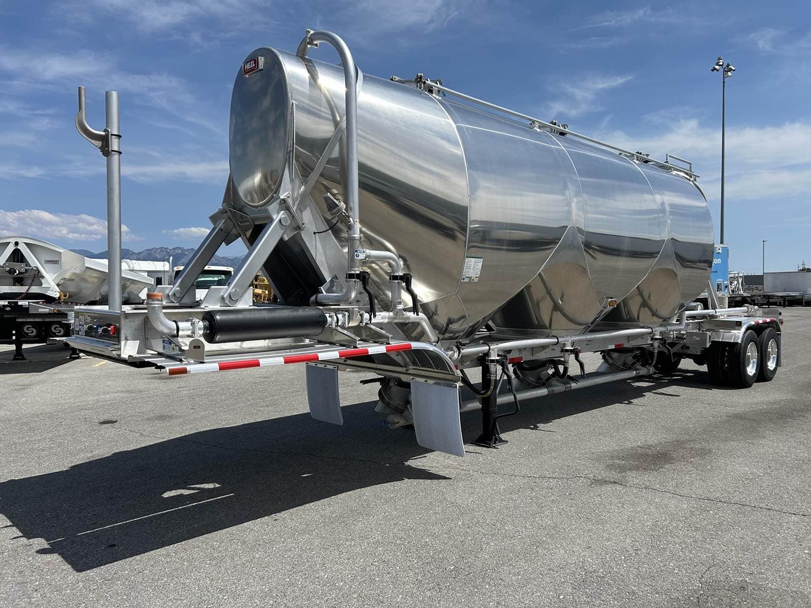 2025 Heil 1350 LWT Dry Bulk / Pneumatic Tank Trailer For Sale | Salt ...