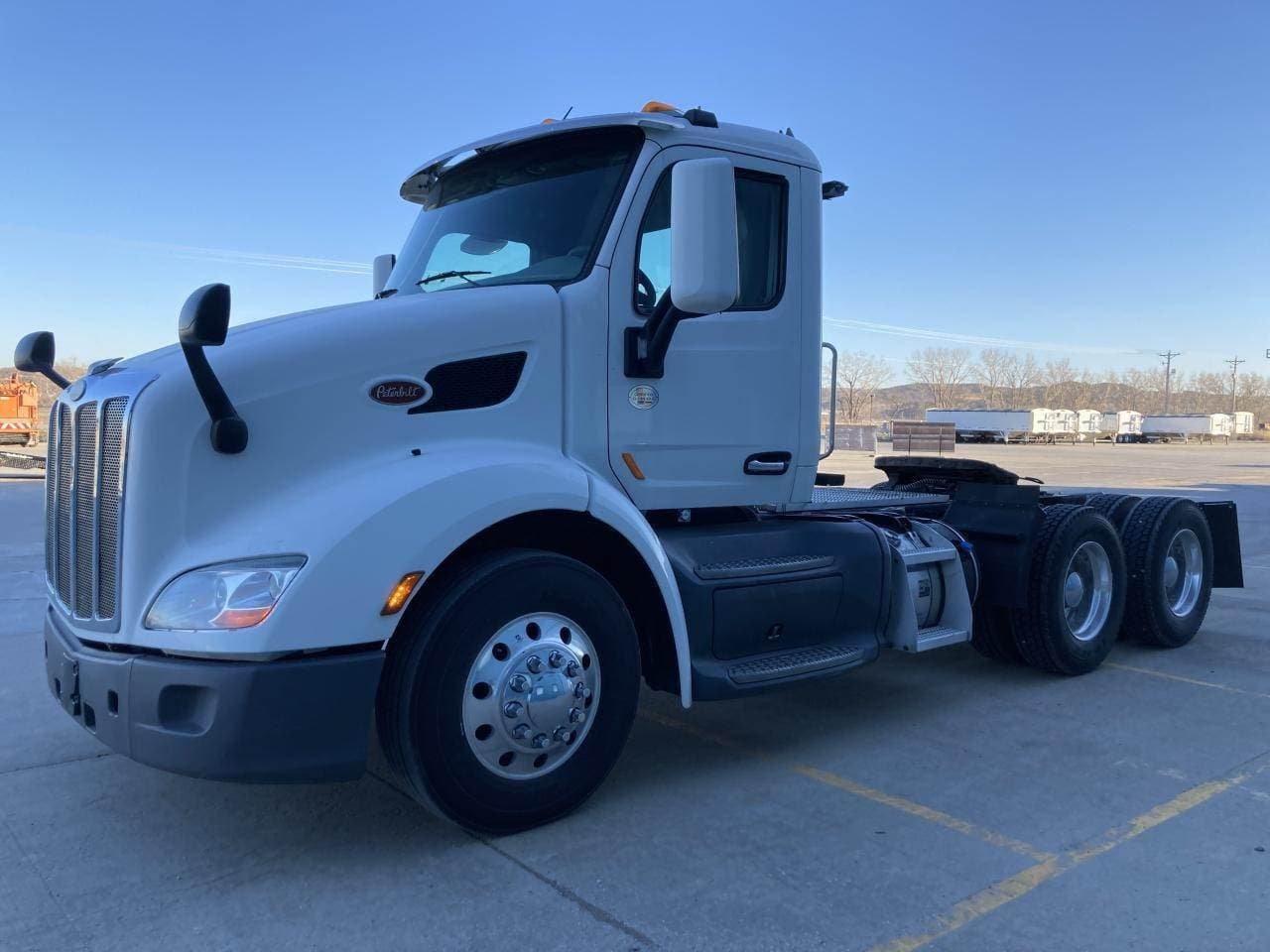 Peterbilt 579 Day Cab