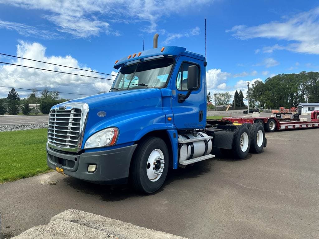 2011 Freightliner Cascadia Daycab Day Cab Truck For Sale | Albany, OR ...