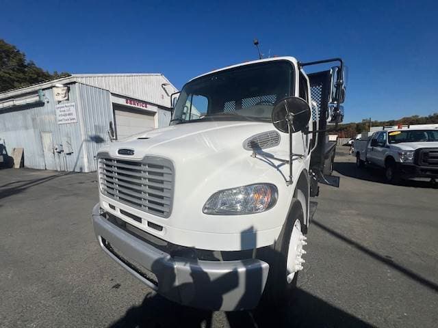 Freightliner M2 106 Flatbed