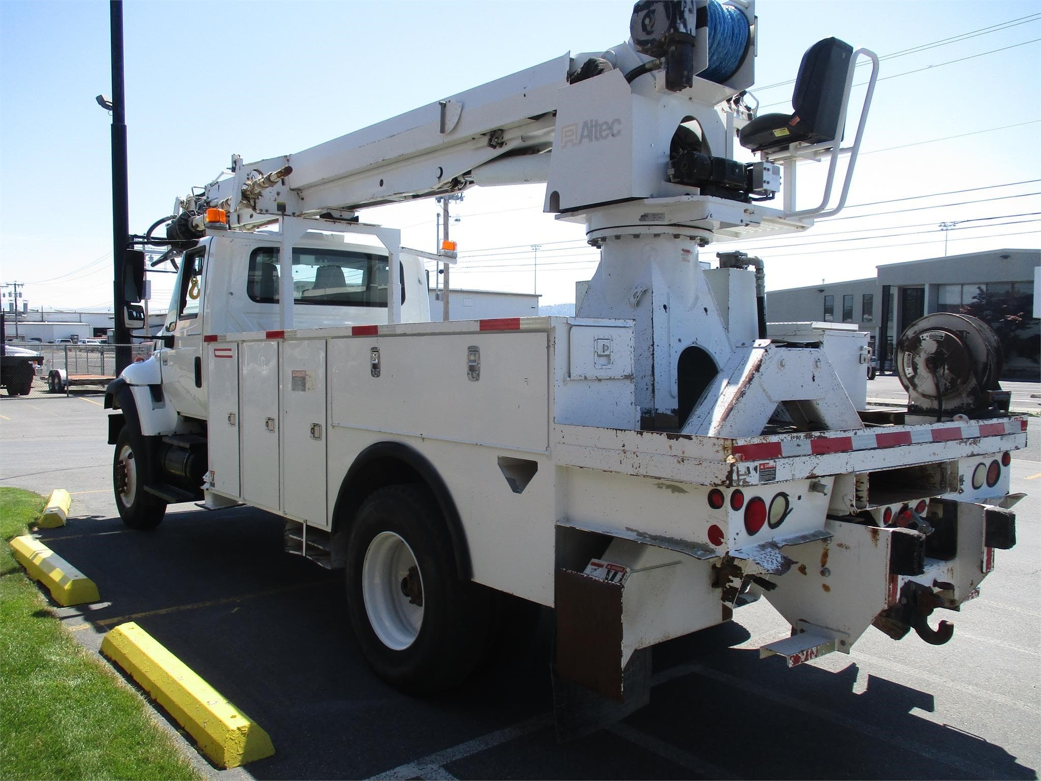 2007 ALTEC DM47TR - Peters & Keatts Equipment Inc.