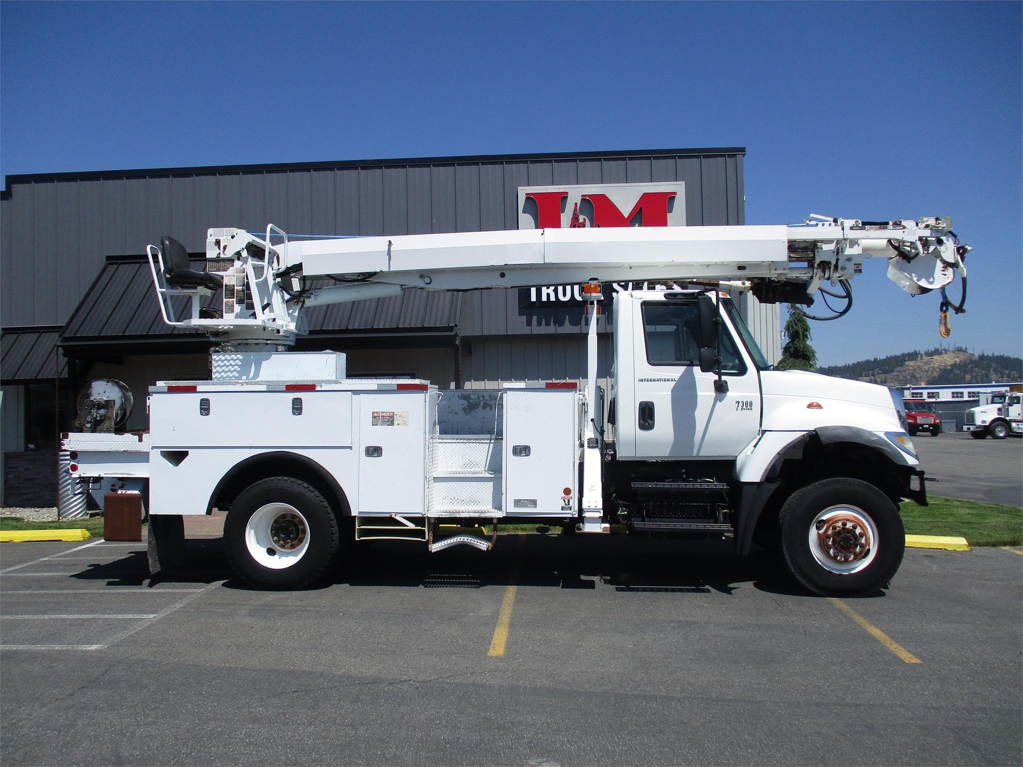 2007 ALTEC DM47TR - Peters & Keatts Equipment Inc.