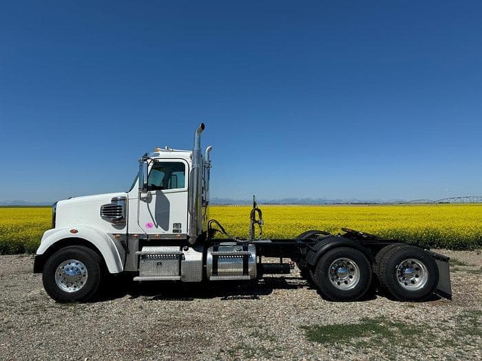 Used 2018 Freightliner 122SD for Sale at Northwest Flattanks LLC