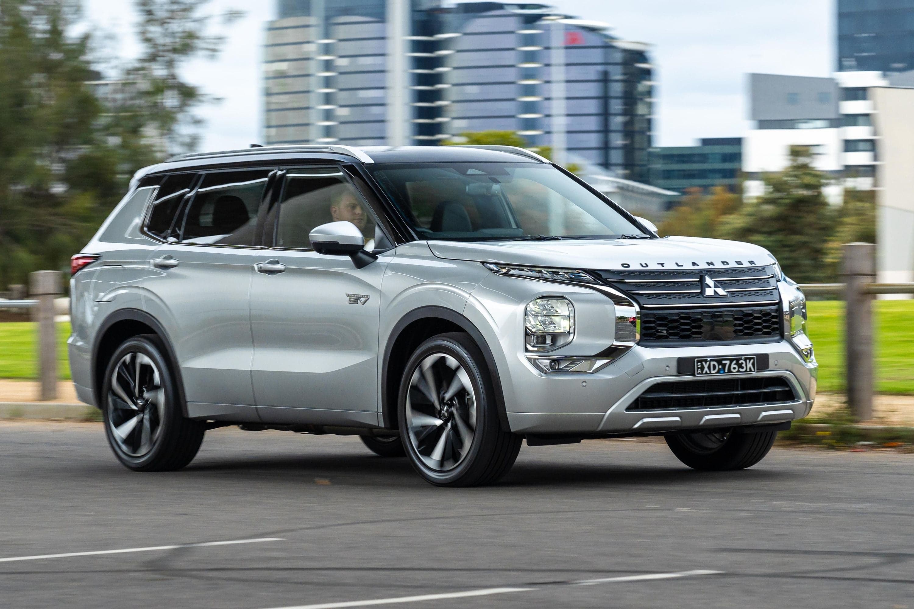 2025 Mitsubishi Outlander PHEV review - Mystahn.com