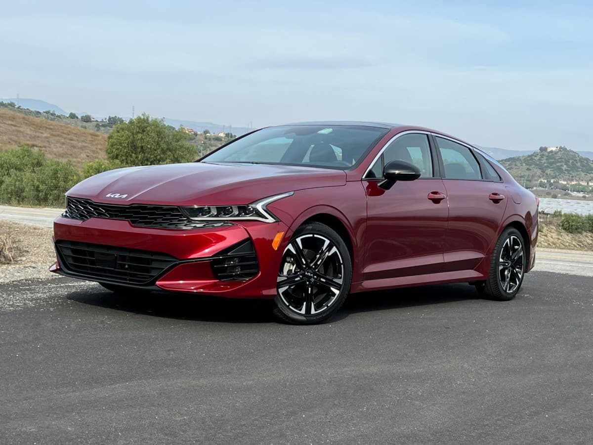 Kia K5 vs Hyundai Elantra Hybrid - CarGurus