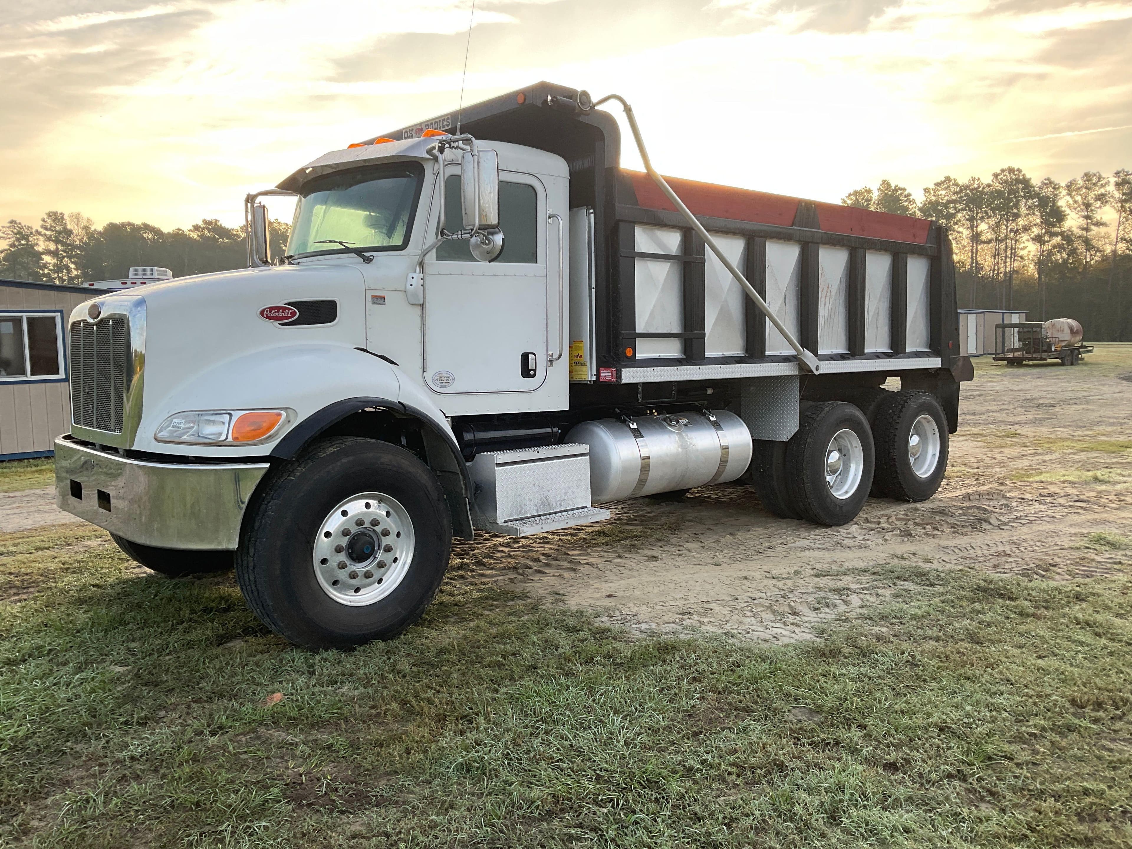 Peterbilt 348 Hooklift