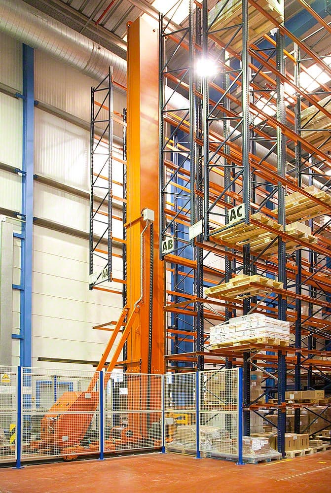 Automatic trilateral stacker crane | Automated warehouses for pallets ...