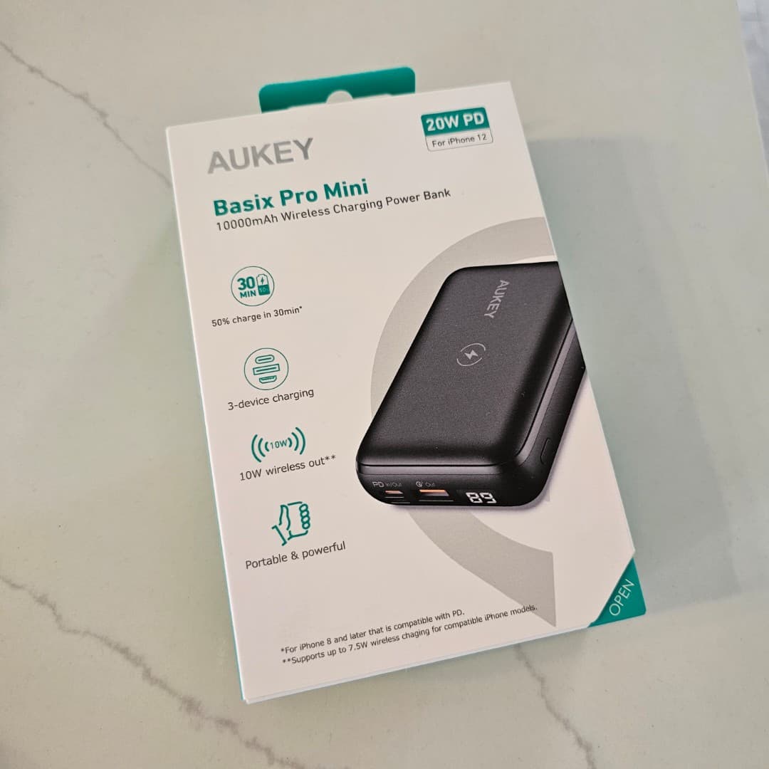 Aukey Basix Pro Mini 10,000mAh wireless charging power bank, Mobile ...