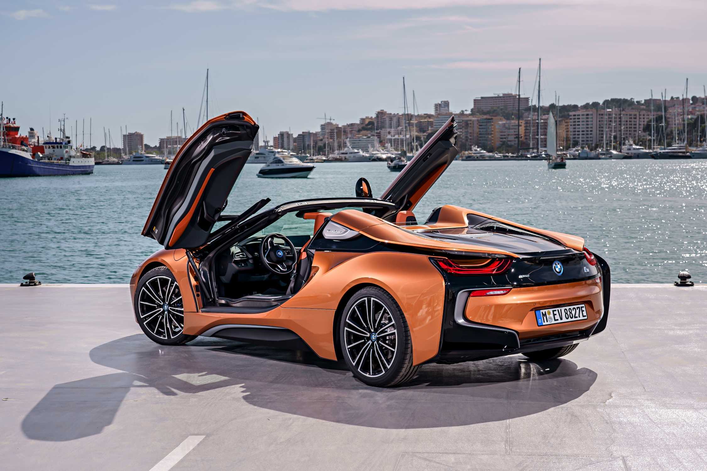 BMW i8 Roadster (04/2018).
