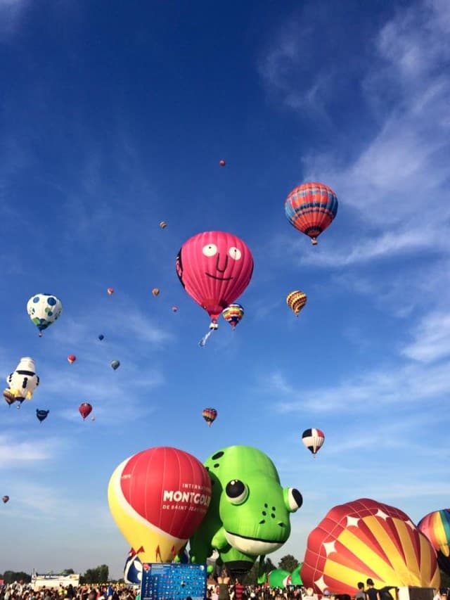 A Colourful Hot Air Balloon Festival Just Outside Montreal - Montreall.com