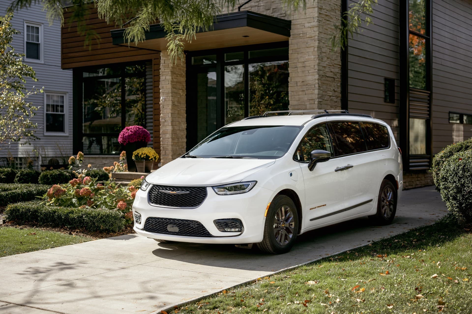 2023 Chrysler Pacifica Minivan Hits the Adventure Trail with New Road ...
