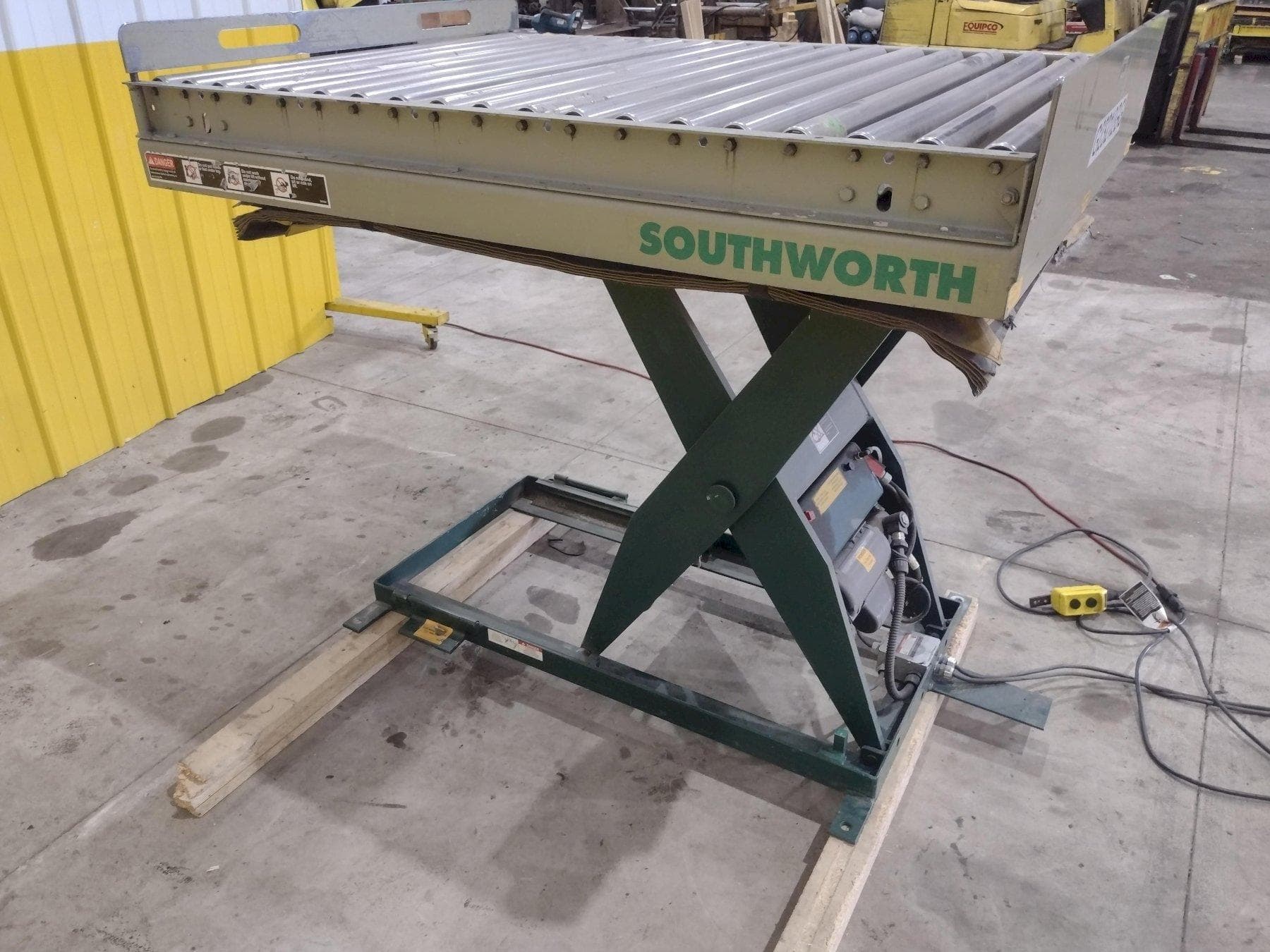 57″ X 39″ 3800 LB SOUTHWORTH ROLLER TOP HYDRAULIC LIFT TABLE: STOCK #20886