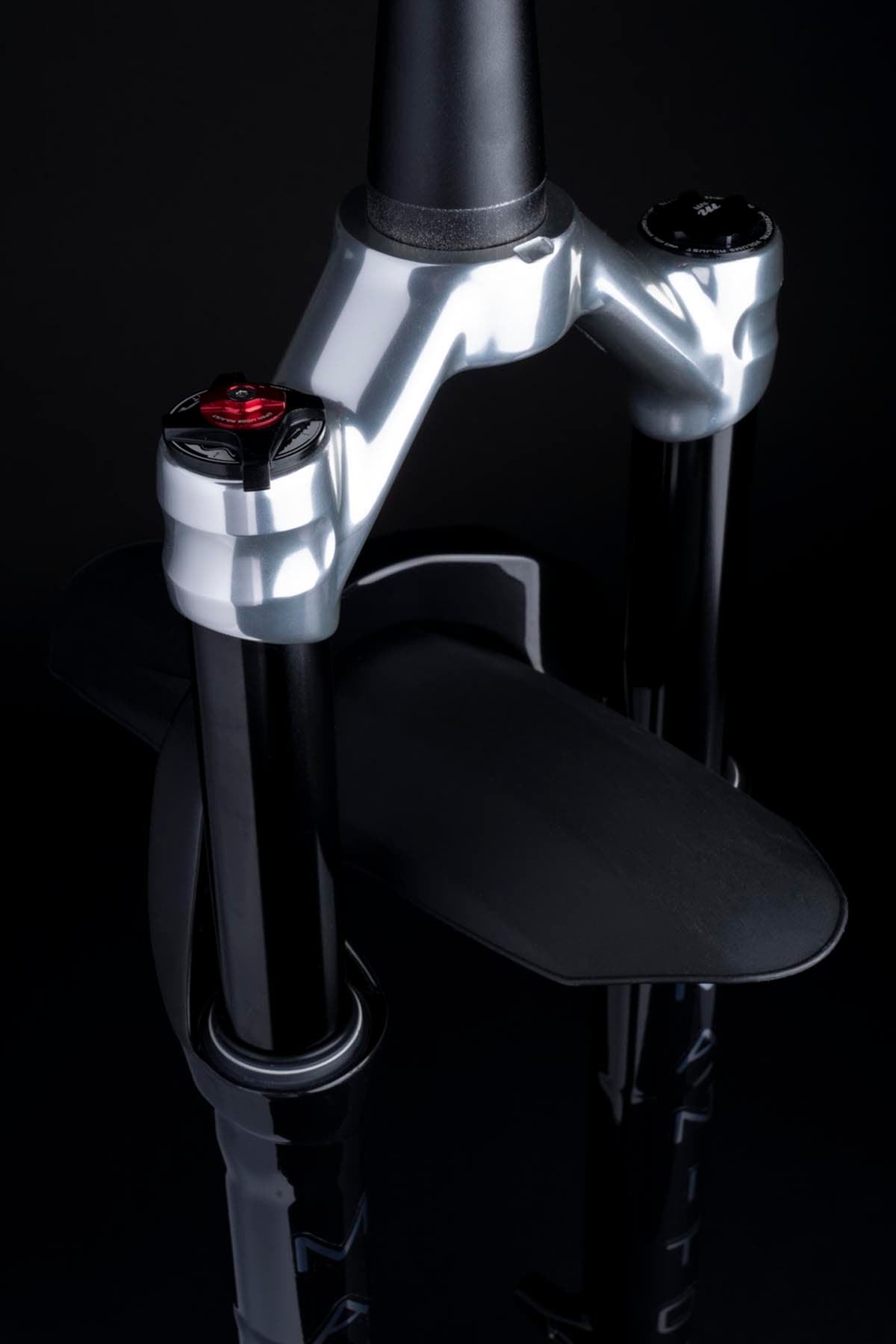 Hayes adds XC Collection w/ Manitou R7 Pro fork, Mara shock, SUNRingle ...