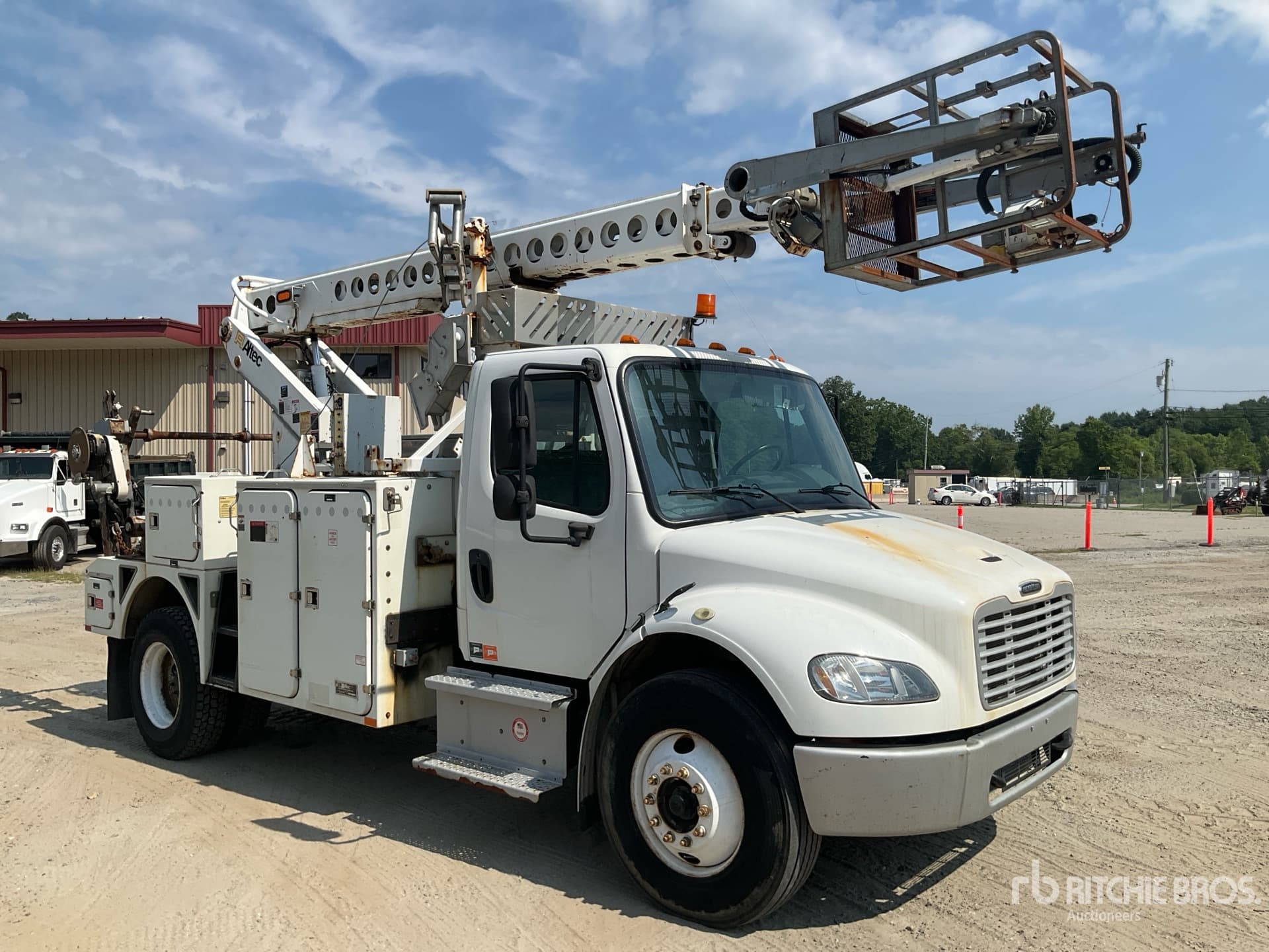 Altec AT40C 34 ft on 2014 Freightliner M2 106 4x2 Bucket Truck ...