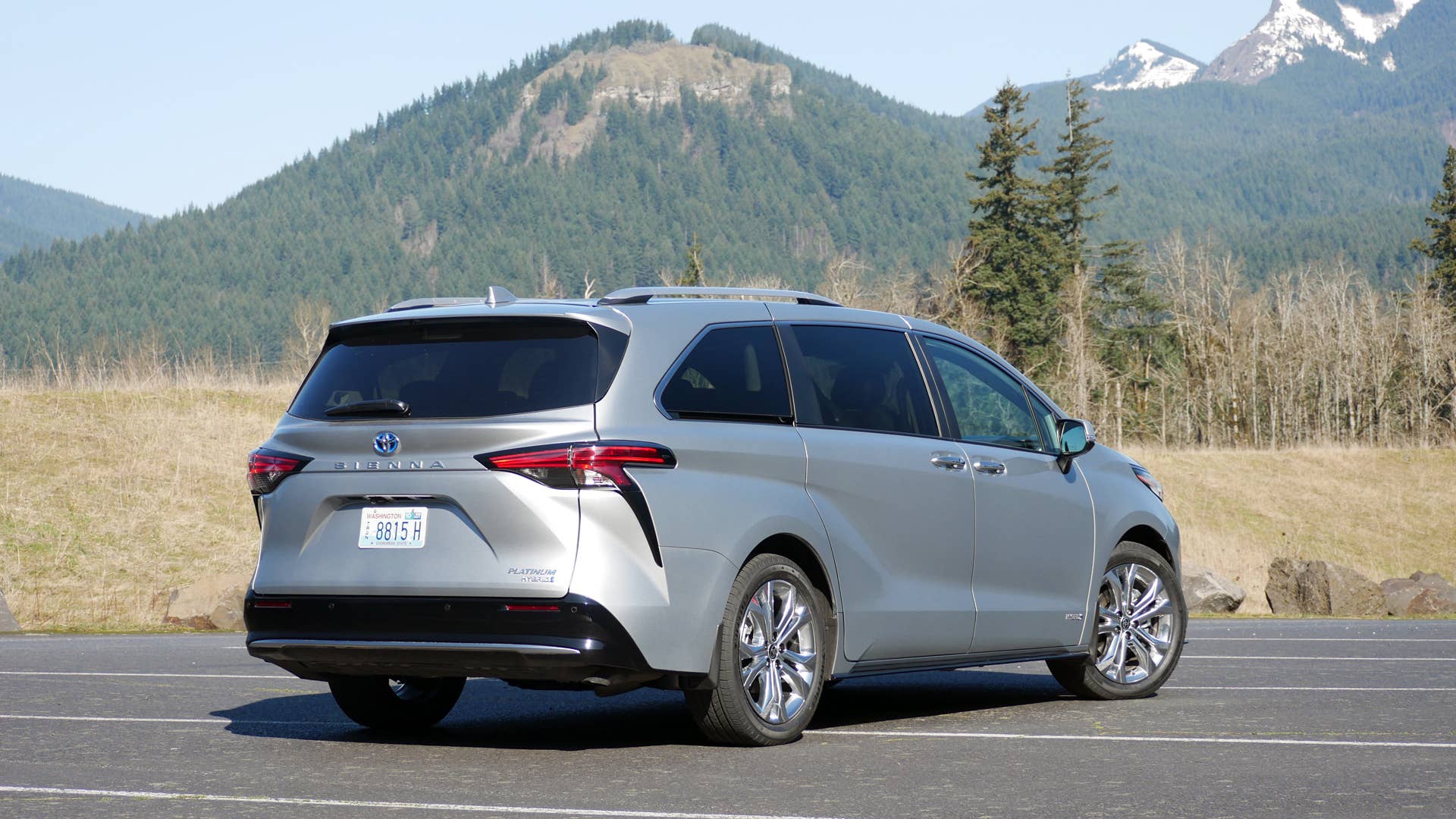 2024 Toyota Sienna Review: Still the high-mpg monster of minivans ...