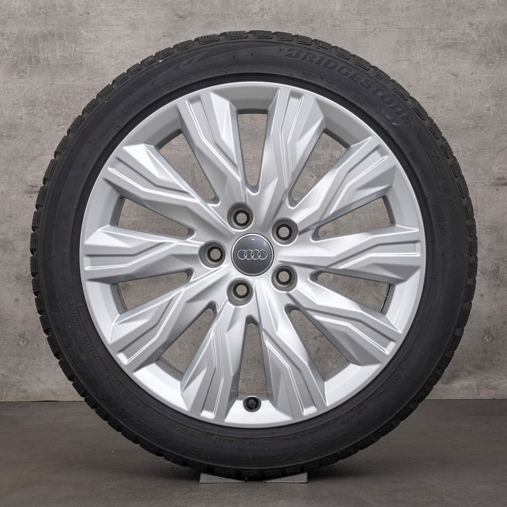 Audi A4 S4 B9 8W Gravis winter tires wheels 18 inch rims 8W0071498