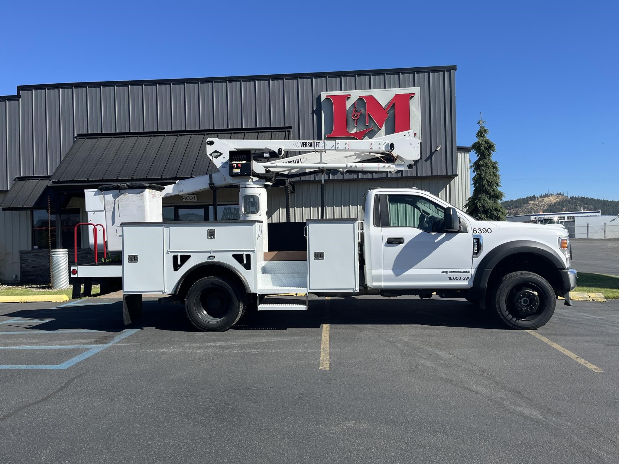 2021 VERSALIFT SST40EIH - Peters & Keatts Equipment Inc.