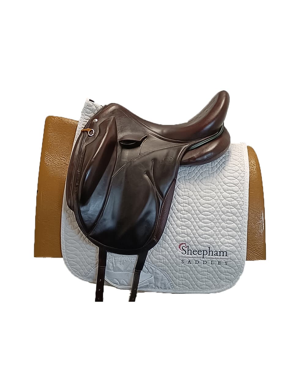 Devoucoux Makila Lab Dressage 17.5" MW Brown | Shop our Range of ...