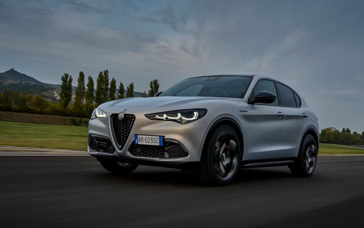 Alfa Romeo Stelvio Veloce 2023 | SUV Drive