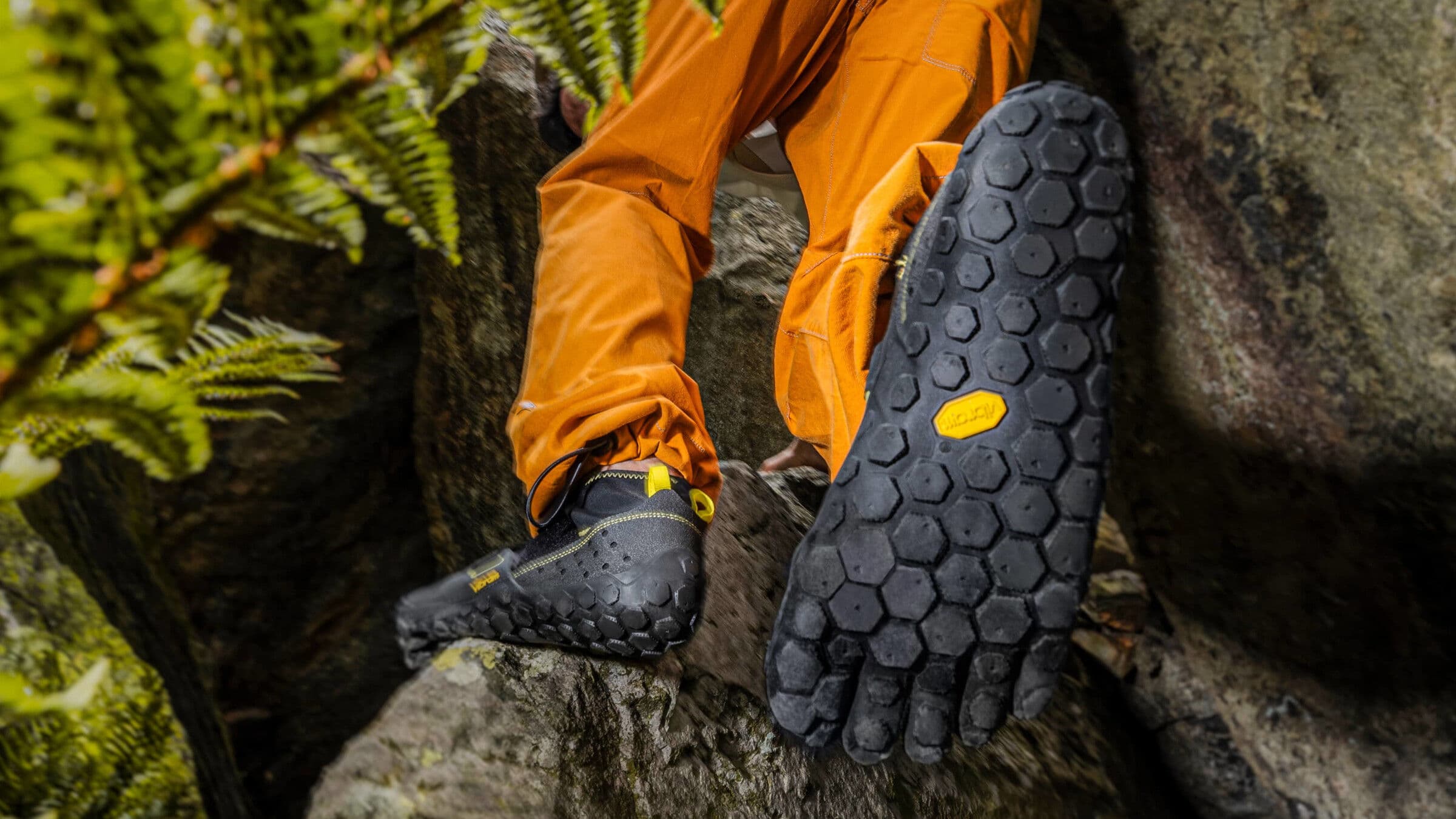 Vibram Men's FiveFingers V-Run Retro | Barefoot Road Running Shoes for Natural Comfort & Stability, Red/Black/Grey, 6.5-7